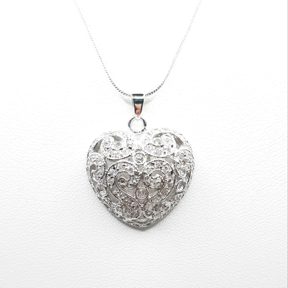 Jewelry - 𝅺Sparkling Diamond cz Heart Necklace